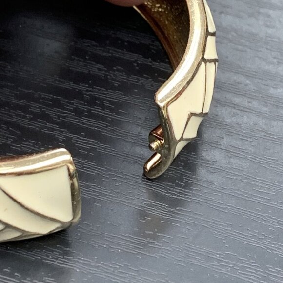 Banana Republic - Wide Enamel Hinged Cuff Bangle Bracelet | Cream & Gold Chevron - Picture 6 of 9